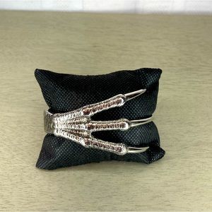 Women’s Claw Shaped Hinged Bangle Bracelet